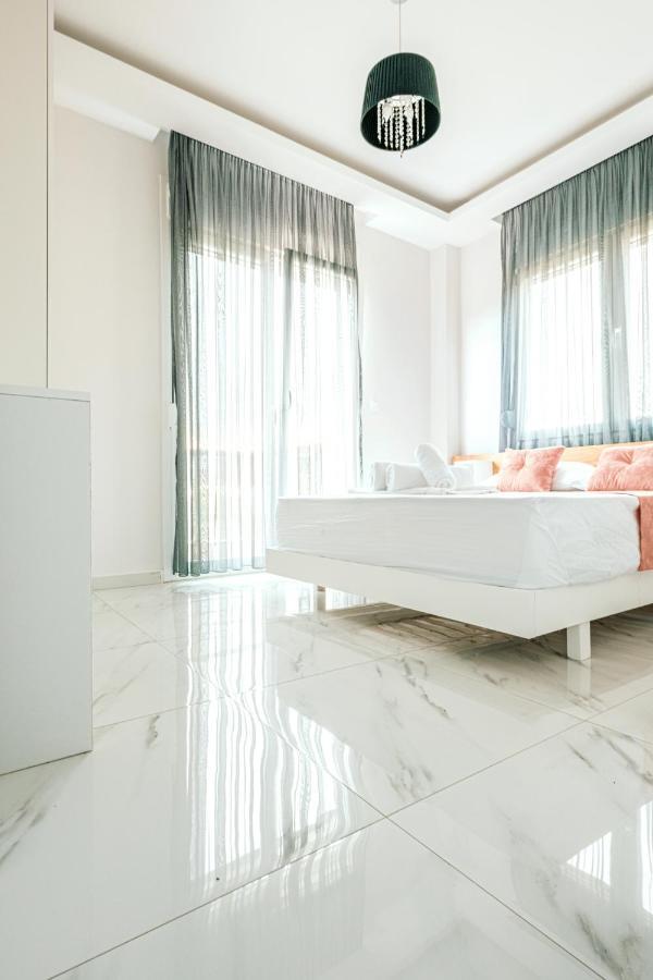 Design Suites Efharis Néa Péramos Dış mekan fotoğraf