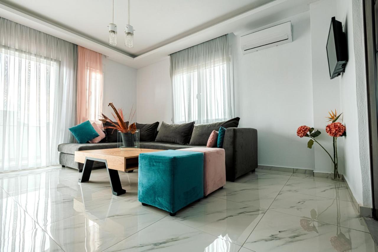 Design Suites Efharis Néa Péramos Dış mekan fotoğraf