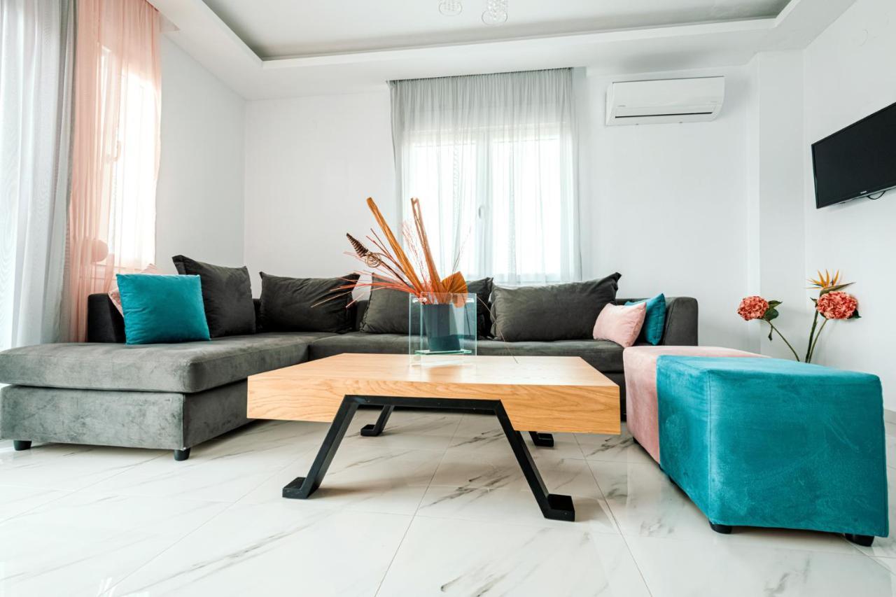 Design Suites Efharis Néa Péramos Dış mekan fotoğraf