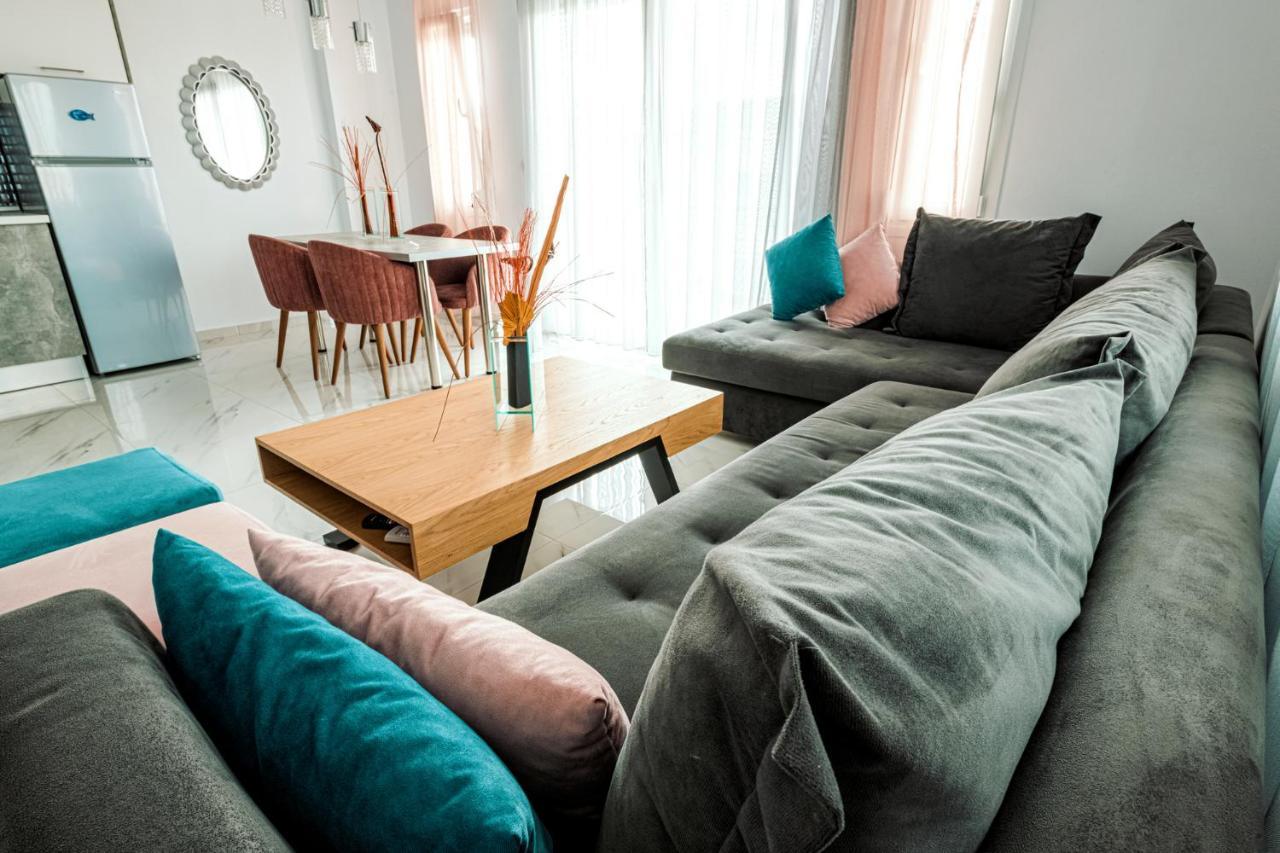 Design Suites Efharis Néa Péramos Dış mekan fotoğraf