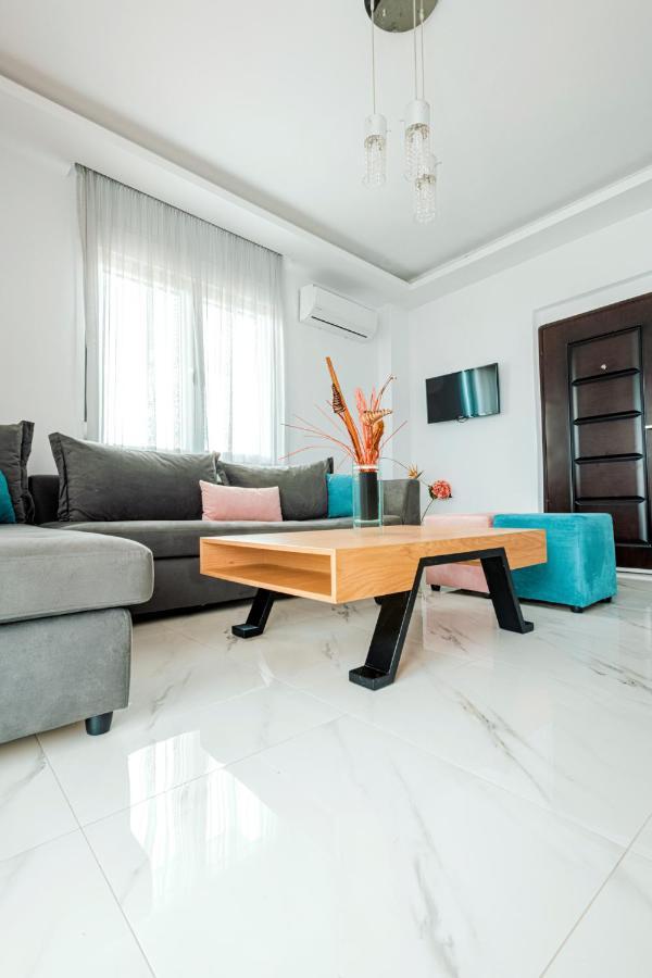 Design Suites Efharis Néa Péramos Dış mekan fotoğraf