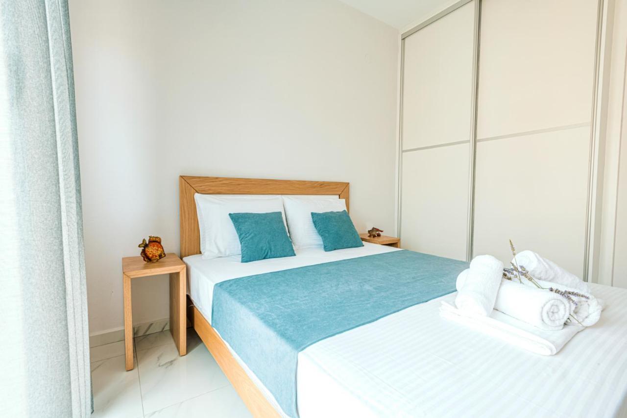 Design Suites Efharis Néa Péramos Dış mekan fotoğraf