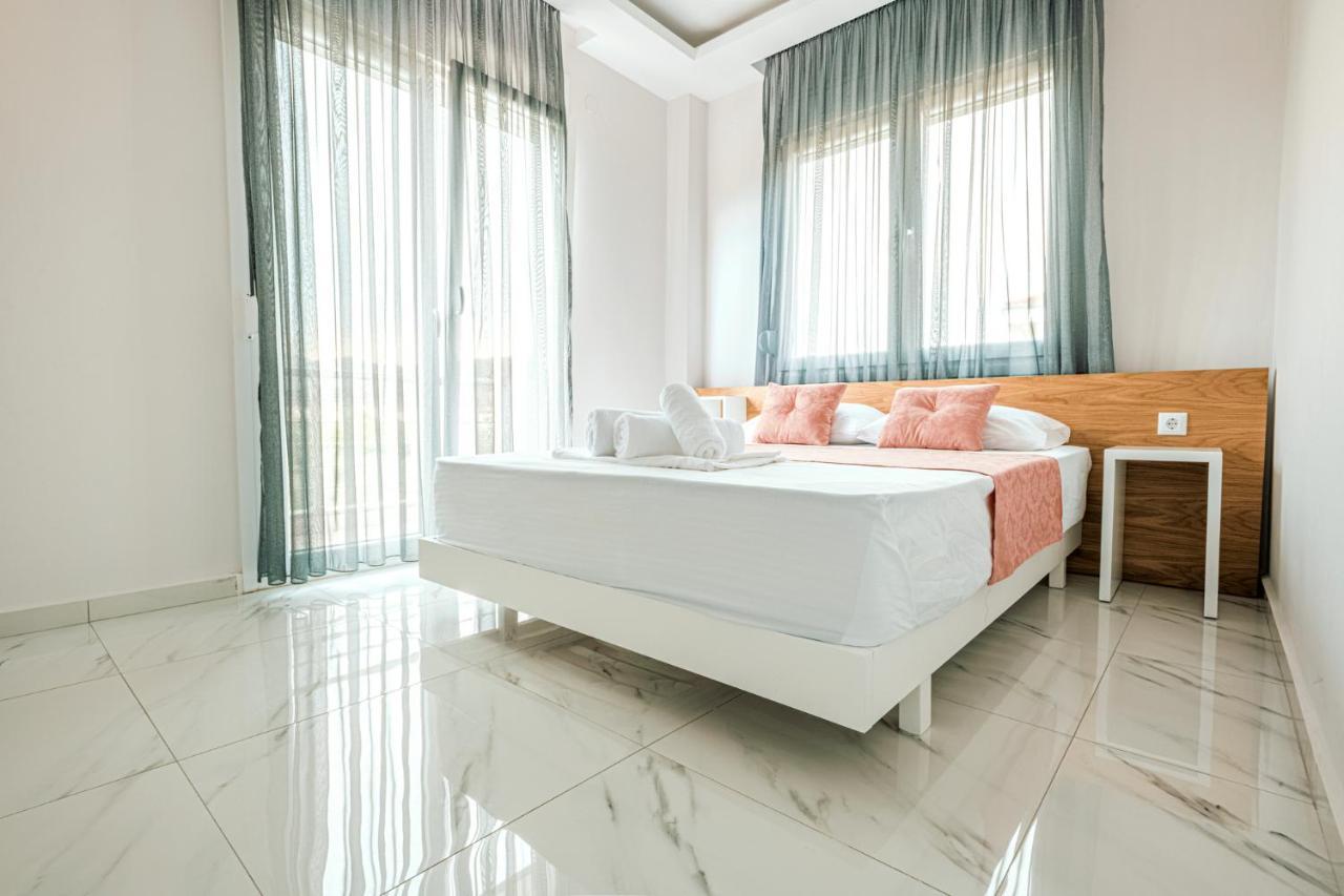 Design Suites Efharis Néa Péramos Dış mekan fotoğraf