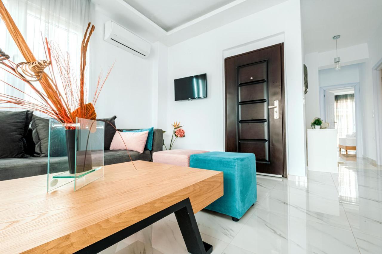 Design Suites Efharis Néa Péramos Dış mekan fotoğraf