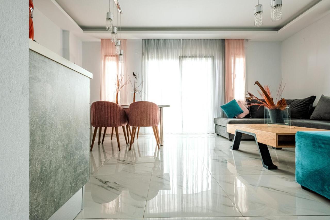 Design Suites Efharis Néa Péramos Dış mekan fotoğraf